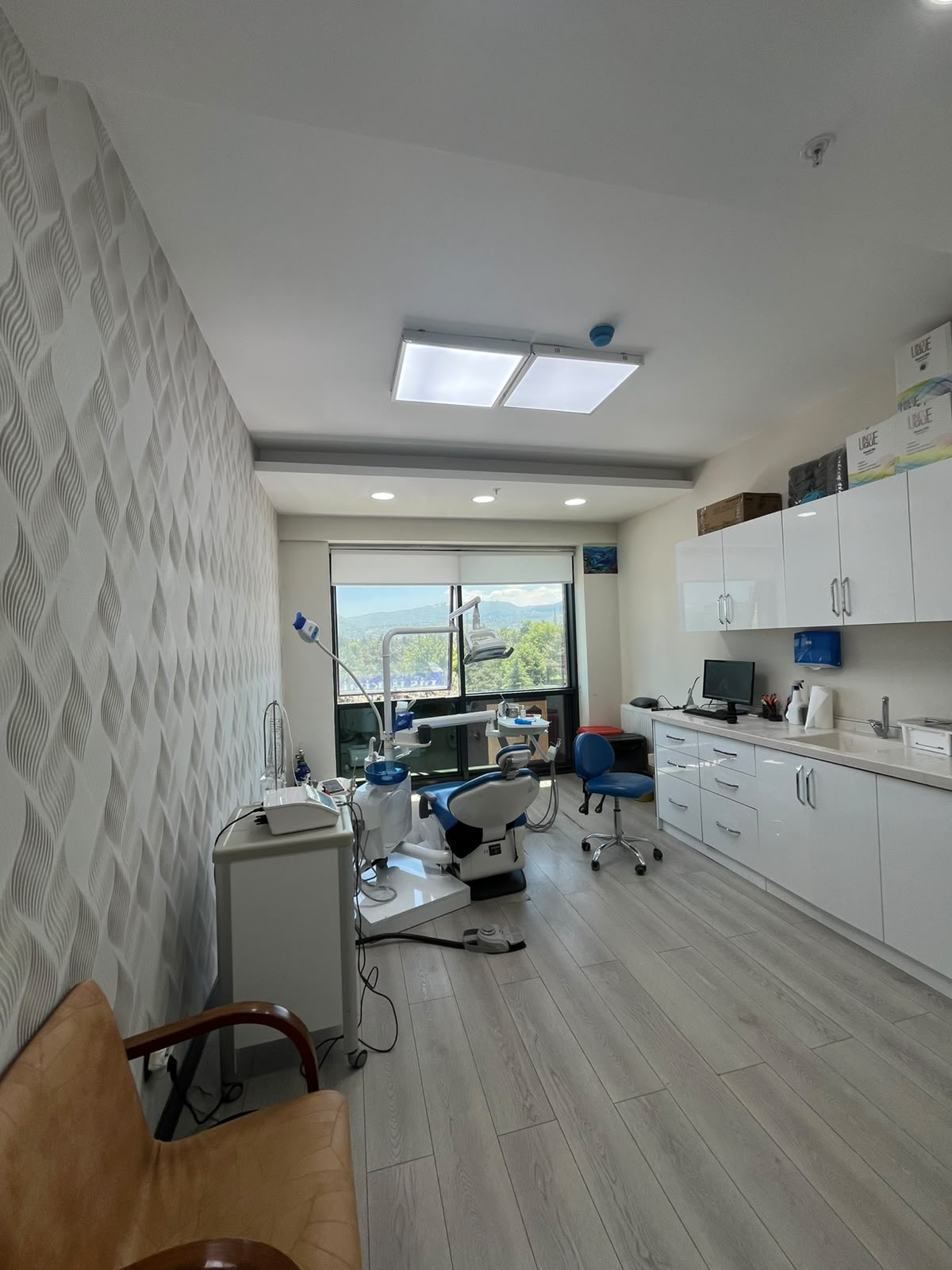 Dt. Yunus Doğan kliniği, modern tedavi odası